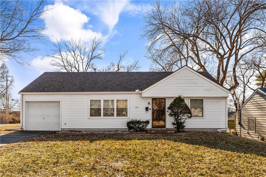 7657 High Drive, Prairie Village, KS