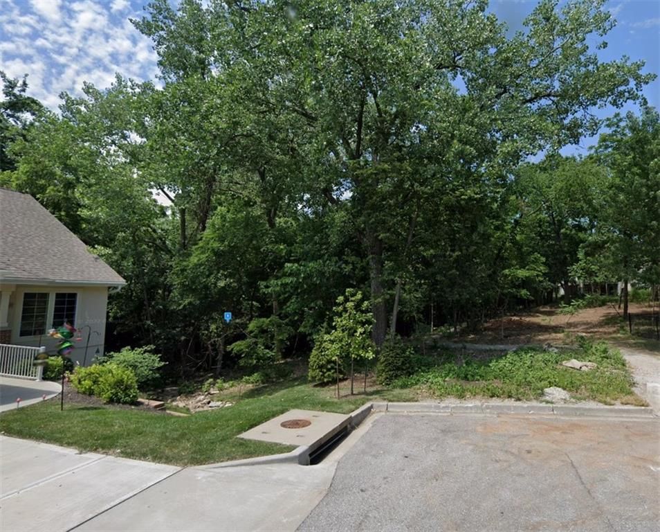 611 W 100th Terrace — photo 2