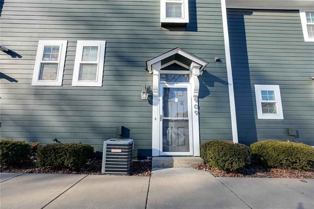 909 W 41st Place — photo 3