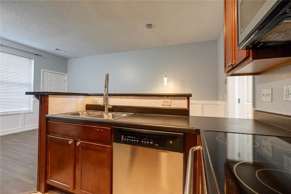 909 W 41st Place — photo 10