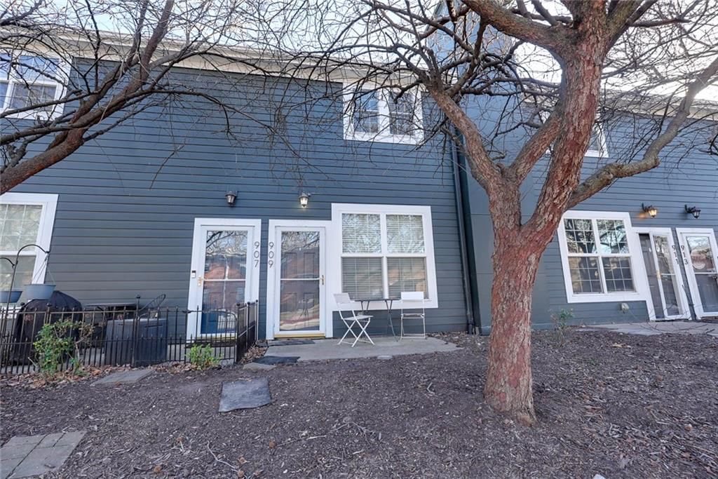 909 W 41st Place — photo 26