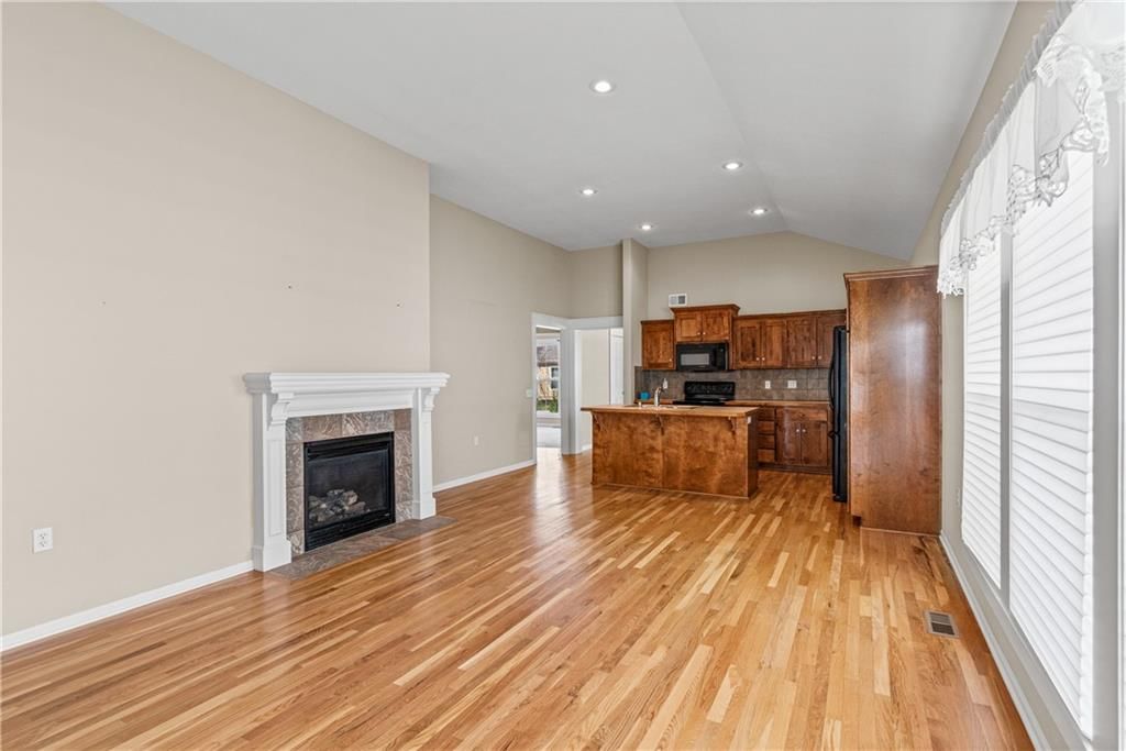 407 E 30th Avenue — photo 9