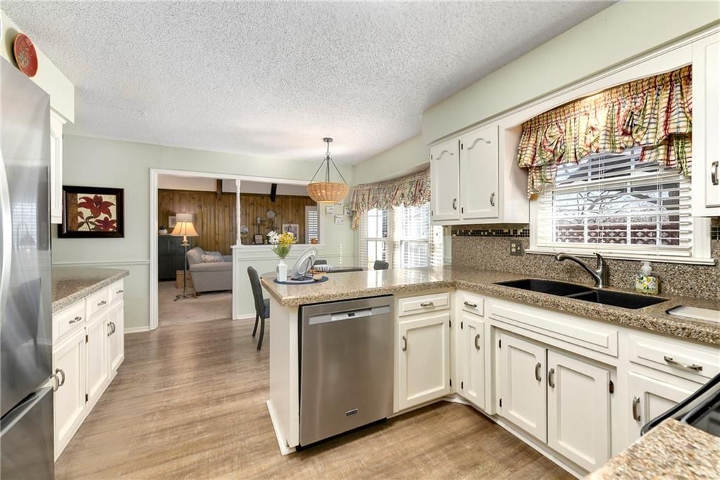 10139 Earnshaw Street — photo 19