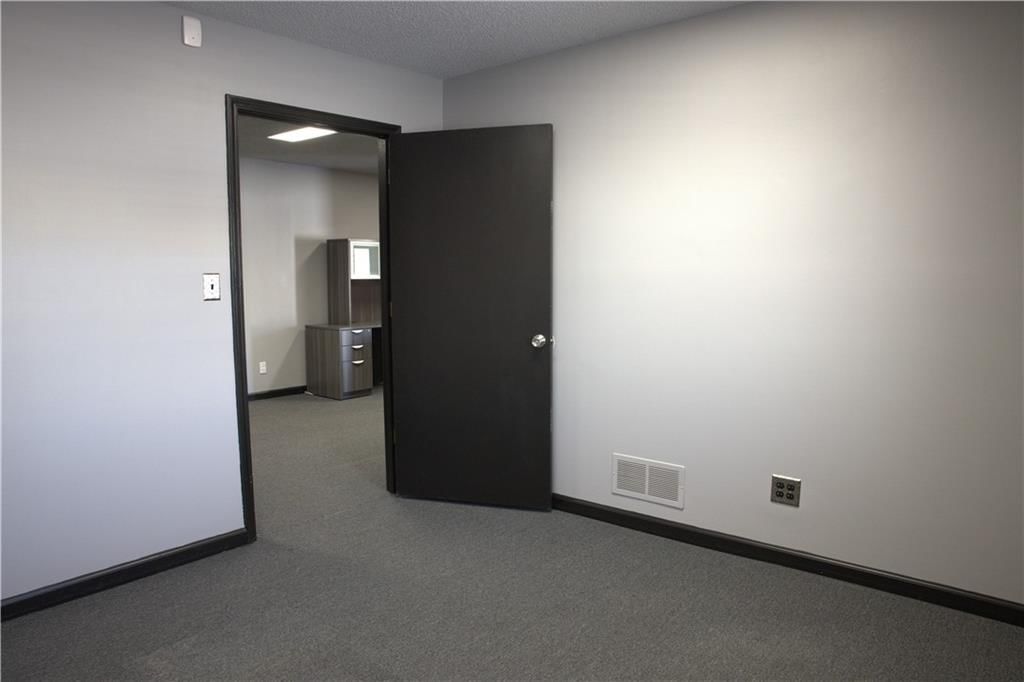 101 W Shrader Street — photo 25