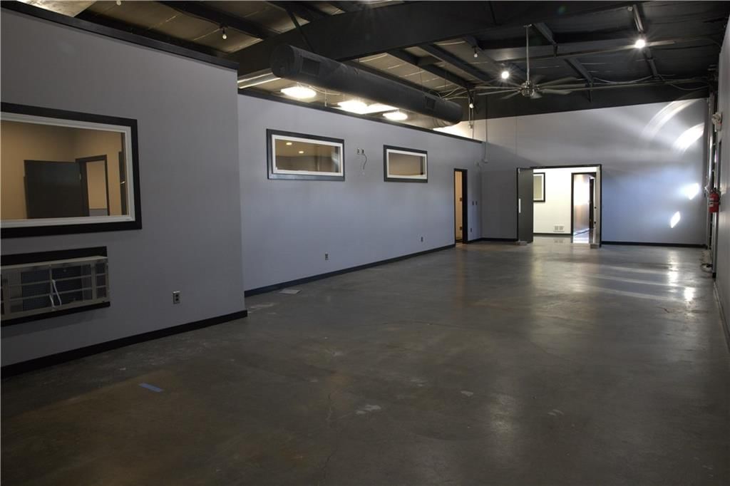 101 W Shrader Street — photo 38