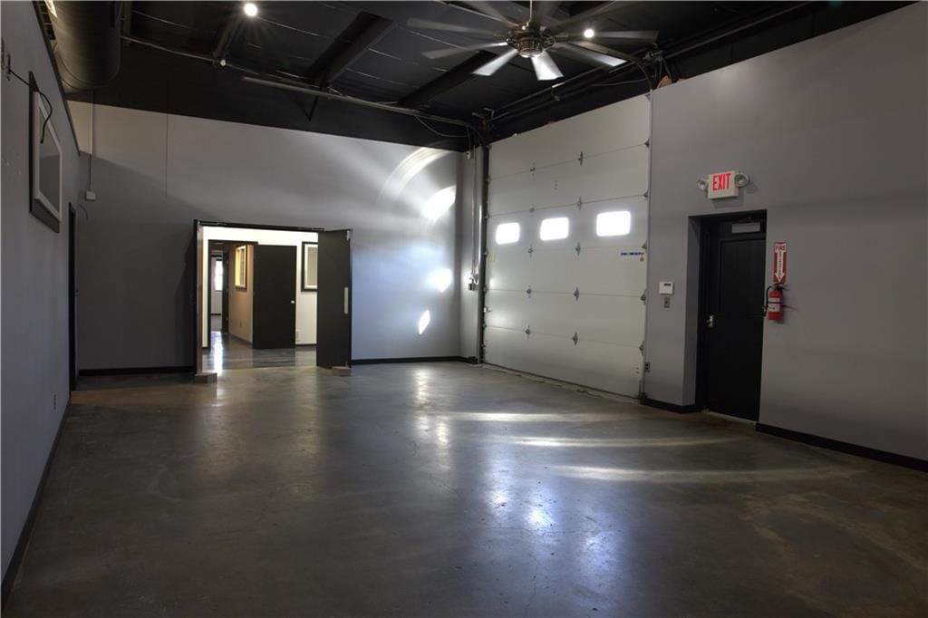 101 W Shrader Street — photo 39