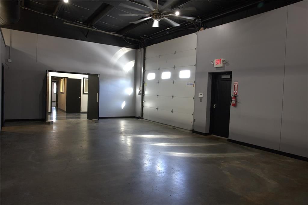 101 W Shrader Street — photo 40