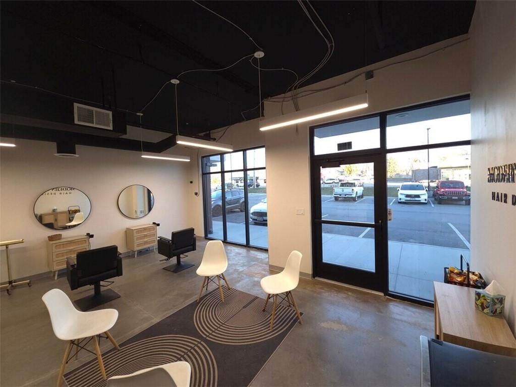 7510 N Oak Trafficway — photo 5