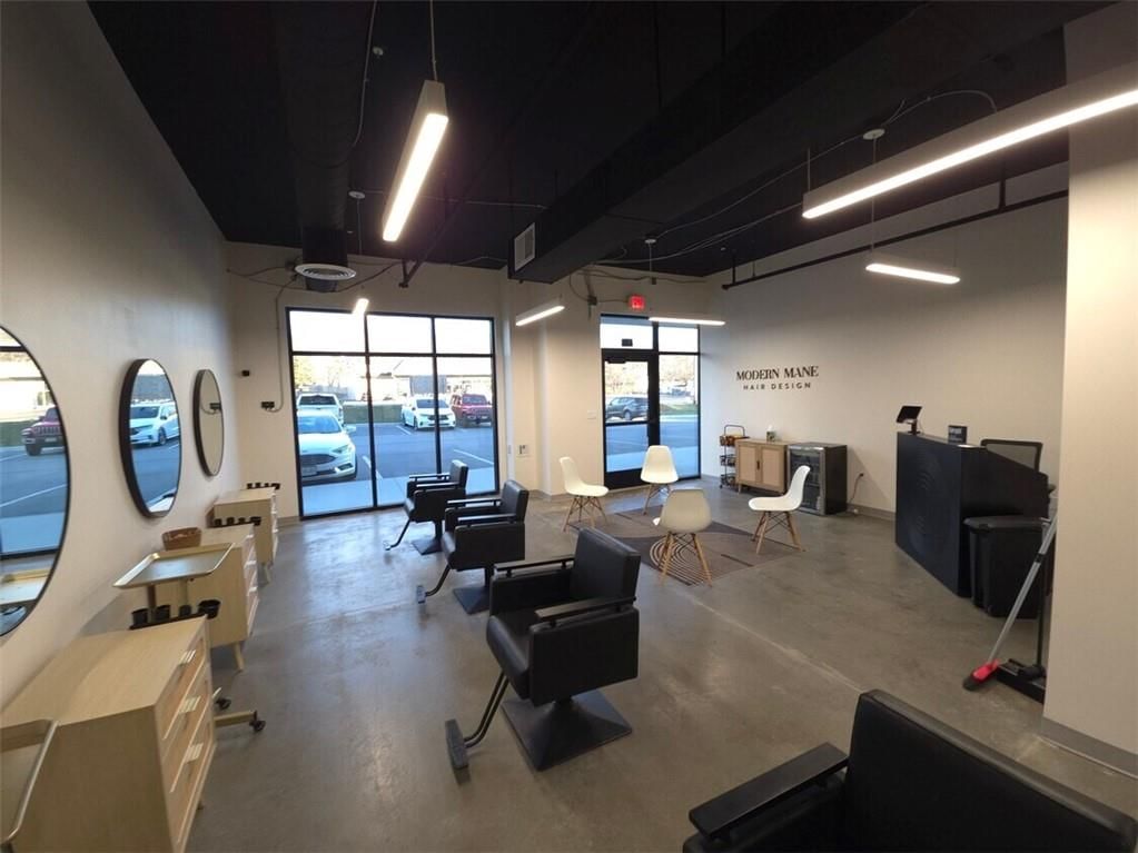 7510 N Oak Trafficway — photo 7
