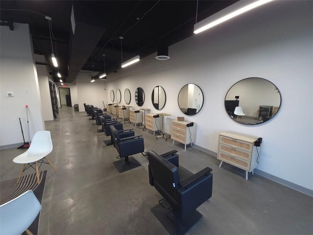 7510 N Oak Trafficway — photo 8