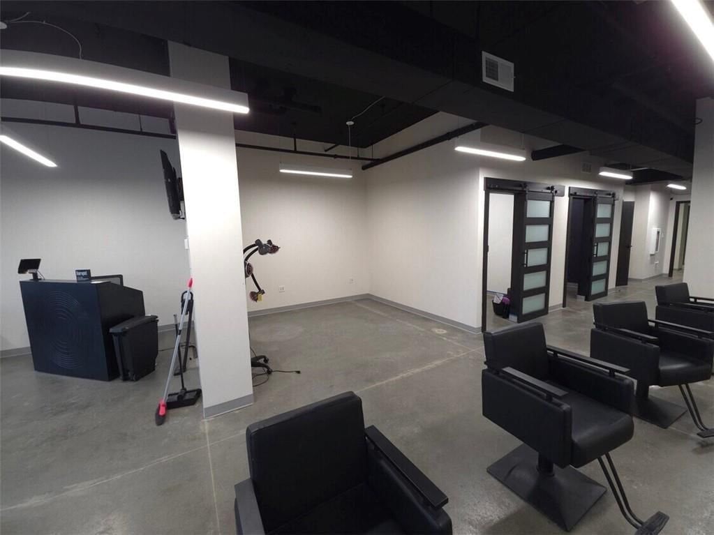 7510 N Oak Trafficway — photo 9
