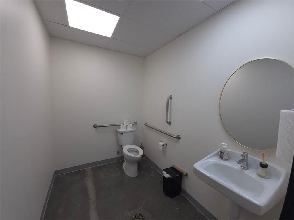 7510 N Oak Trafficway — photo 16