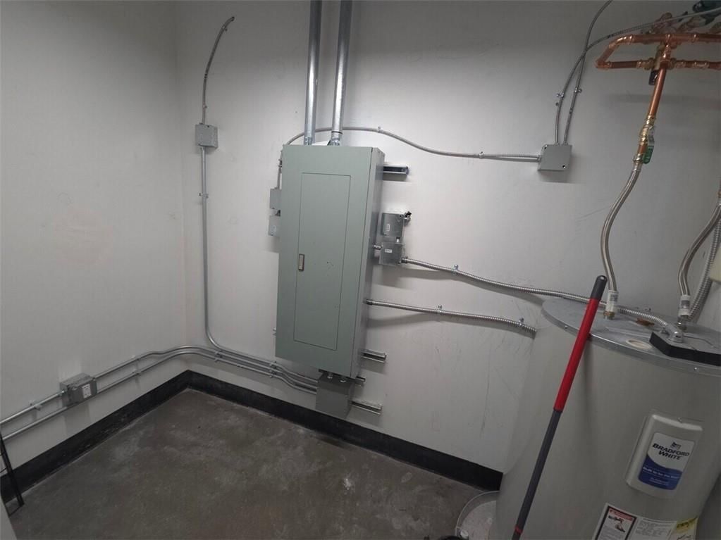 7510 N Oak Trafficway — photo 24