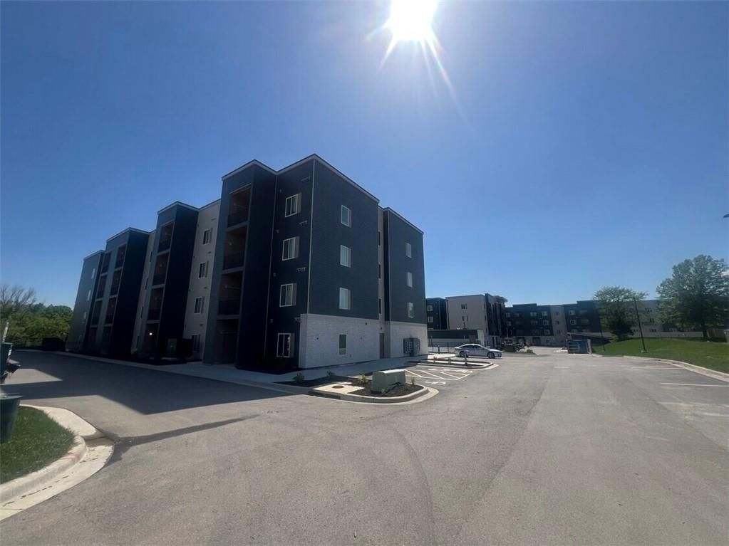 7510 N Oak Trafficway — photo 33