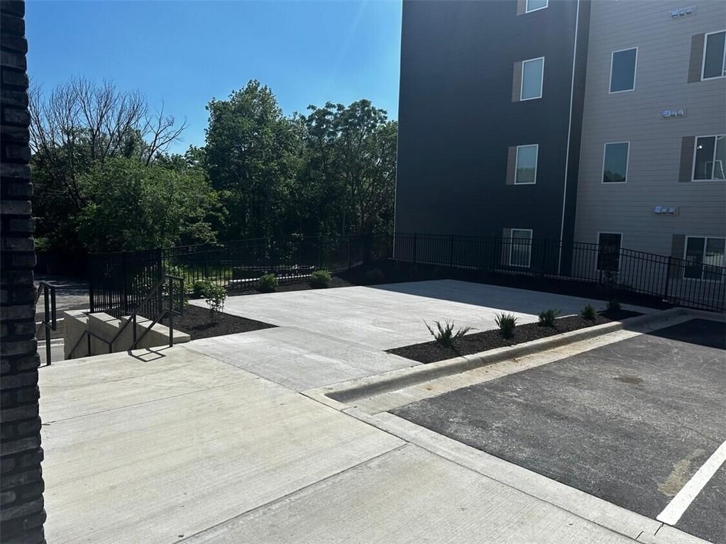7510 N Oak Trafficway — photo 35