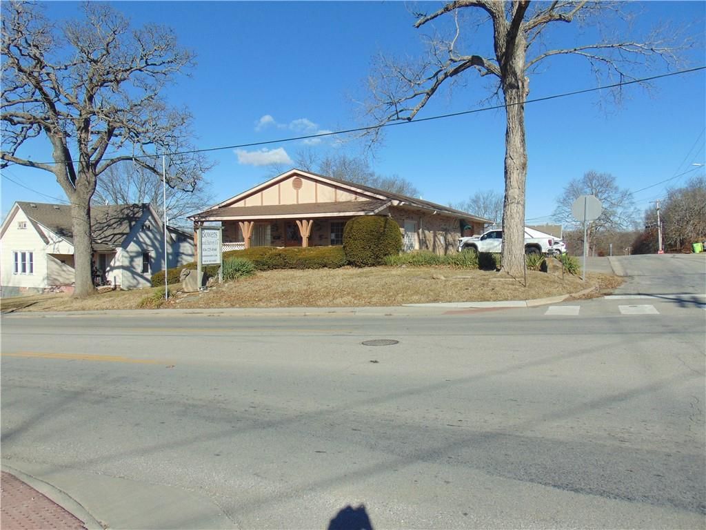 1000 W Mechanic Street — photo 1