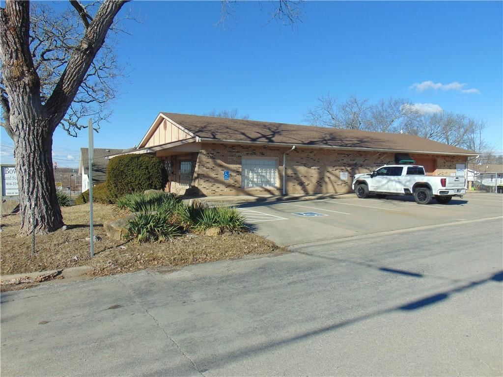 1000 W Mechanic Street — photo 2