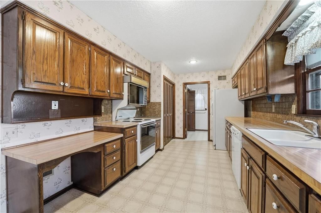 12824 W 82nd Street — photo 13