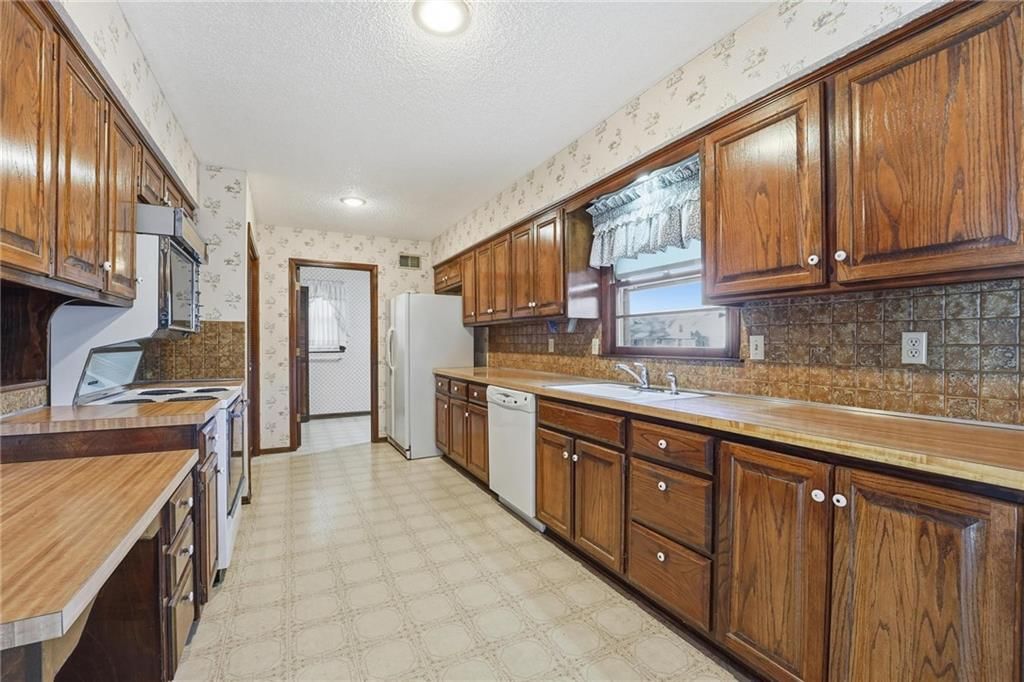 12824 W 82nd Street — photo 14