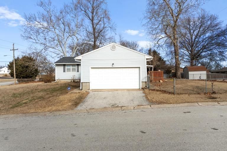 737 N Nettleton Avenue — photo 33