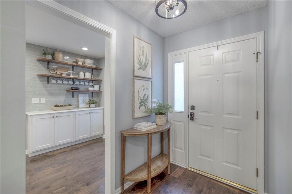 5828 PARK Circle — photo 2