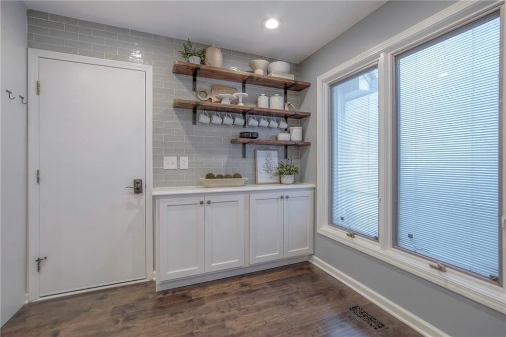 5828 PARK Circle — photo 8