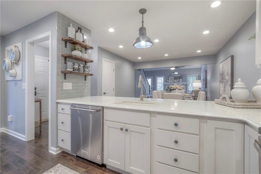 5828 PARK Circle — photo 9