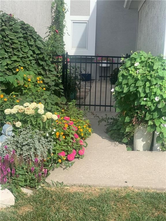 5828 PARK Circle — photo 31