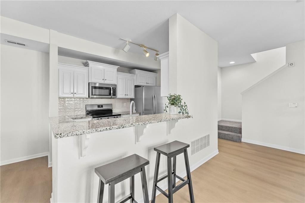 5245 Overland Drive — photo 12