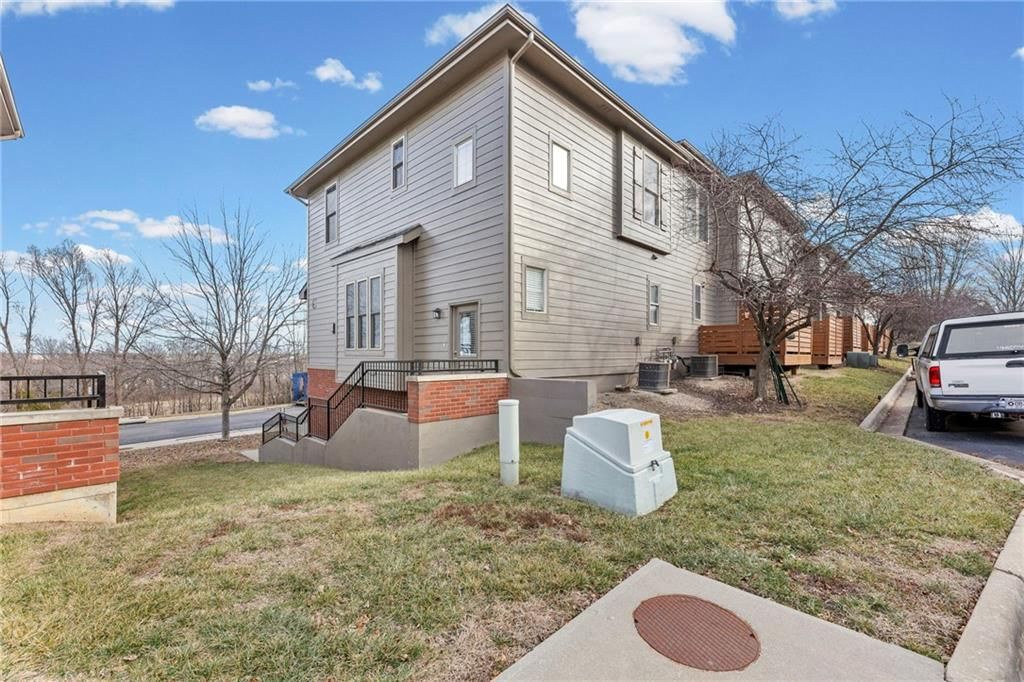 5245 Overland Drive — photo 36