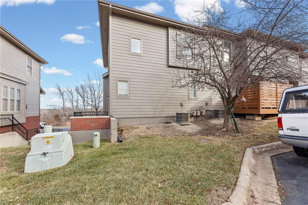 5245 Overland Drive — photo 37