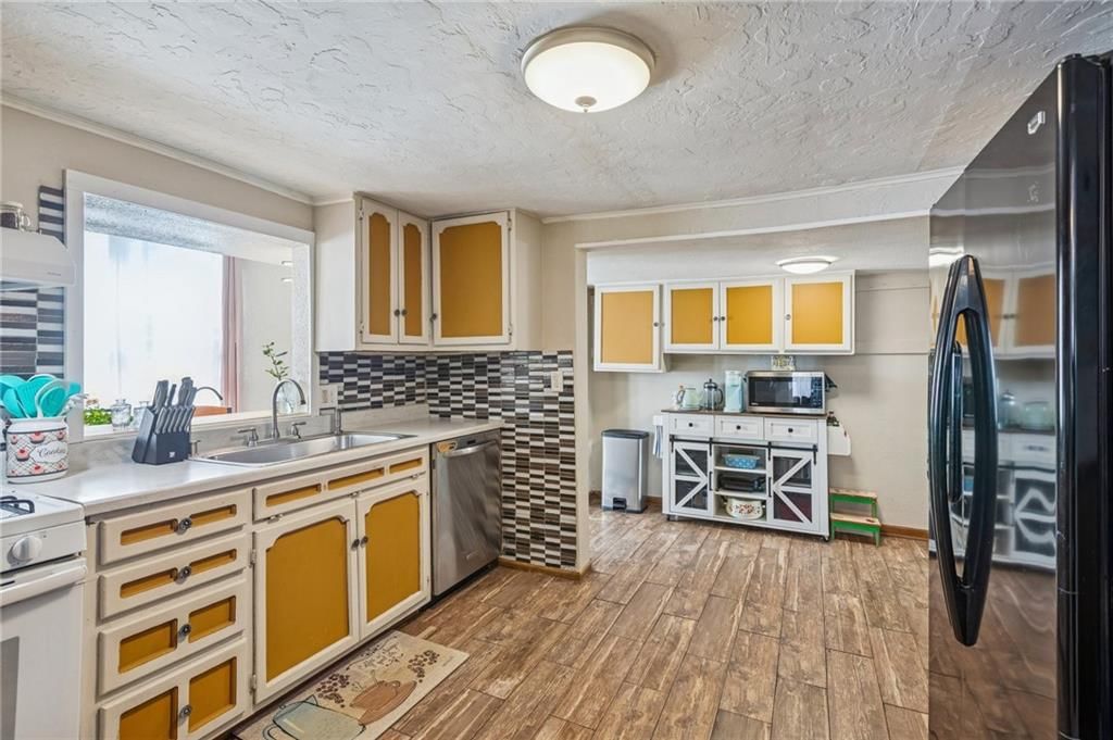 3022 Wallace Avenue — photo 10