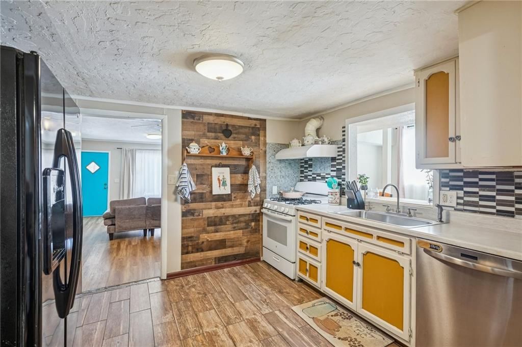 3022 Wallace Avenue — photo 13