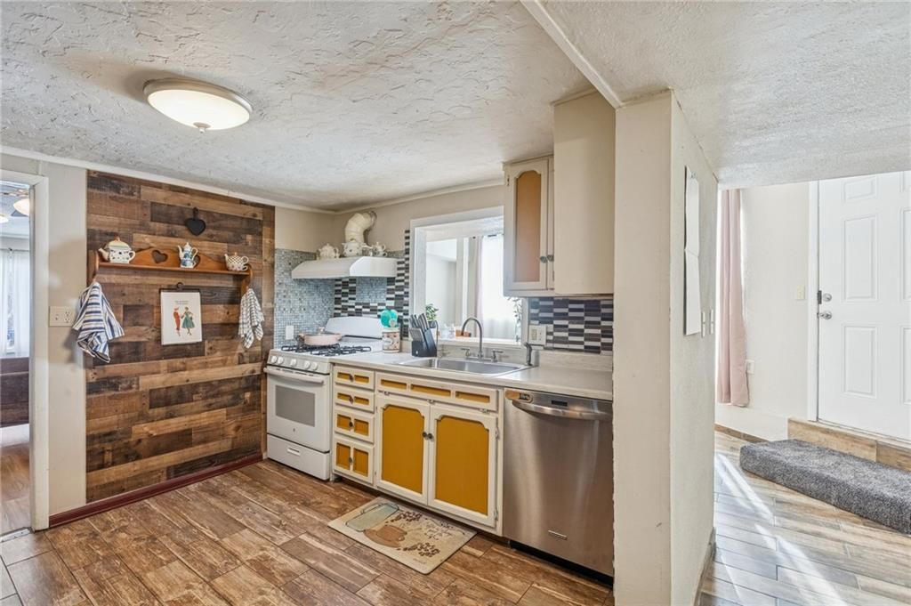 3022 Wallace Avenue — photo 14