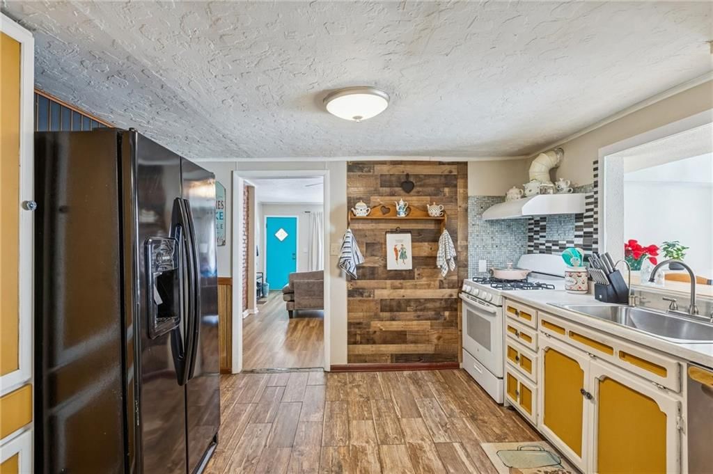 3022 Wallace Avenue — photo 15