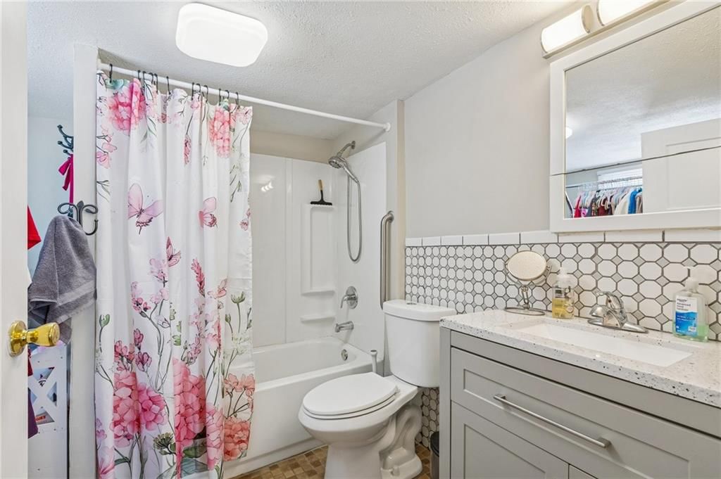 3022 Wallace Avenue — photo 21