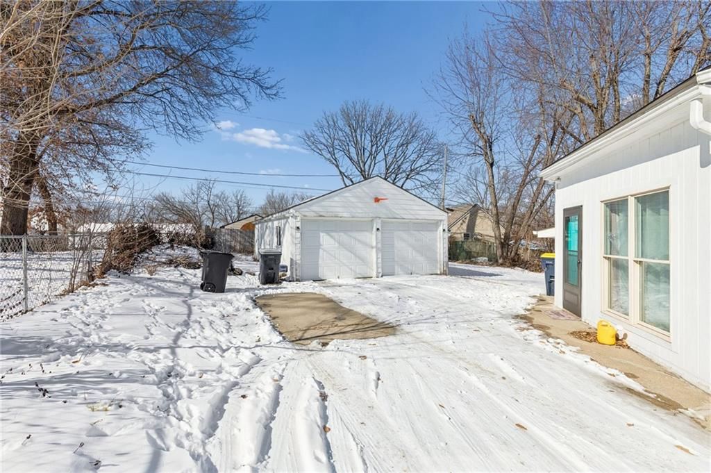 3022 Wallace Avenue — photo 32