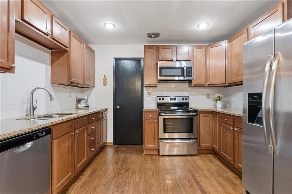 927 W 78th Street — photo 10
