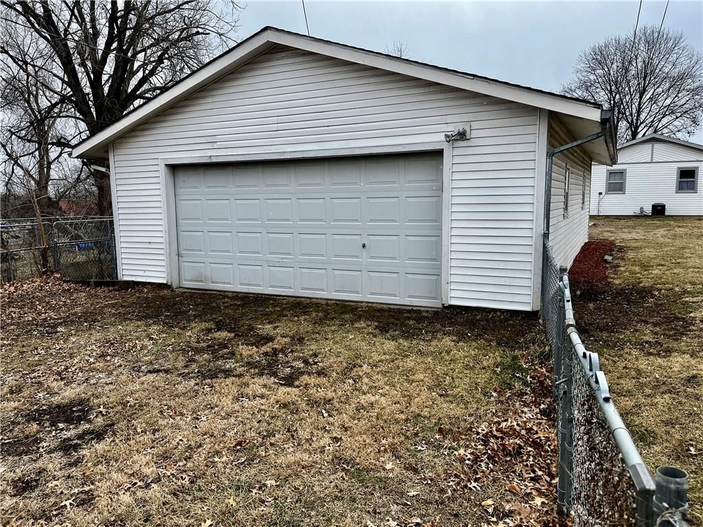 901 W Davis Street — photo 3