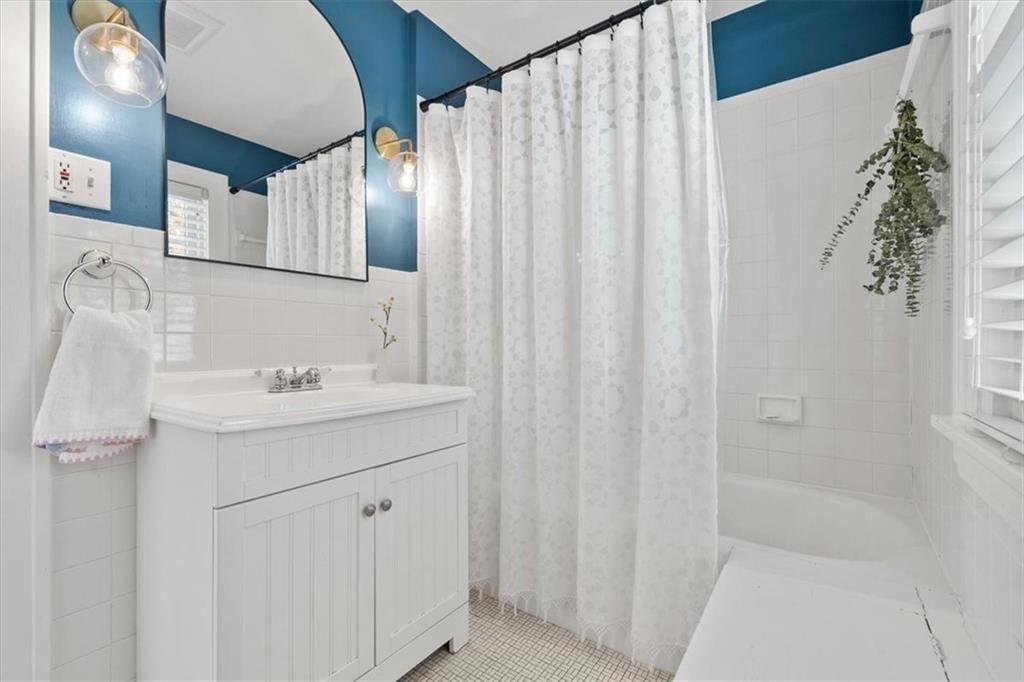 6430 Wyandotte Street — photo 28