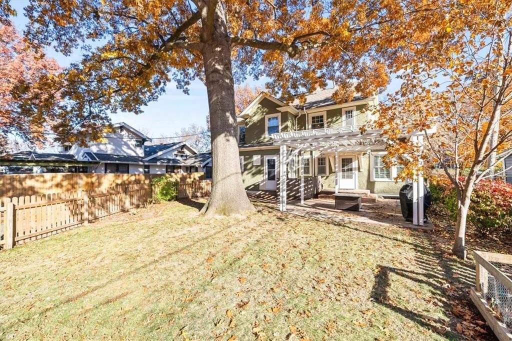 6430 Wyandotte Street — photo 32