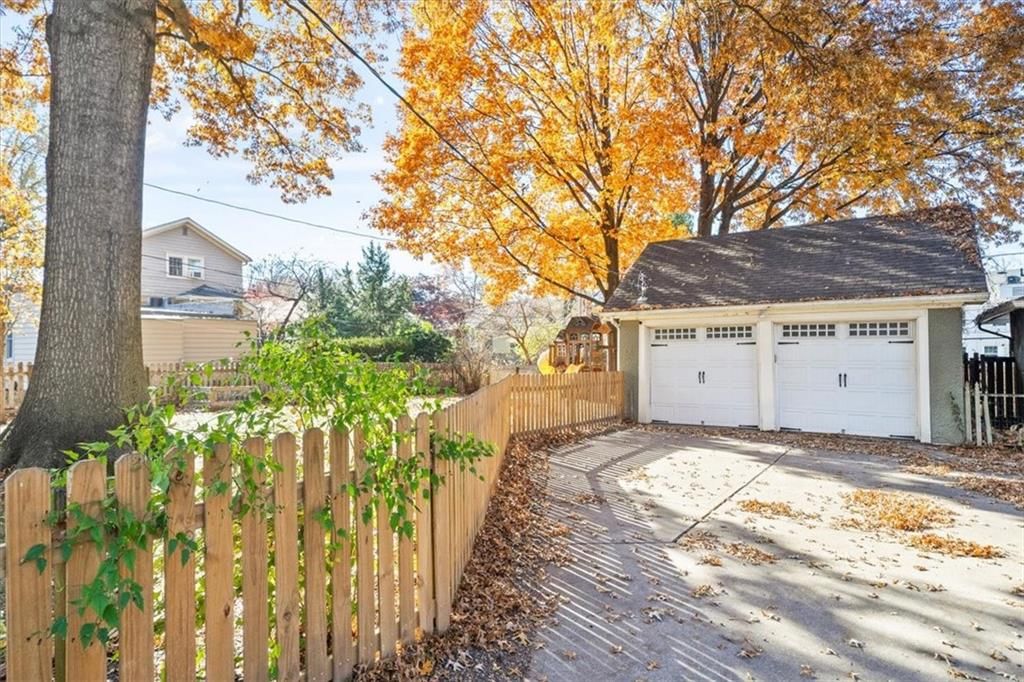 6430 Wyandotte Street — photo 37
