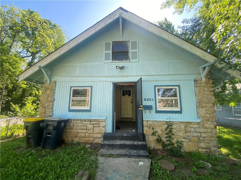 8201 Lydia Avenue — photo 1