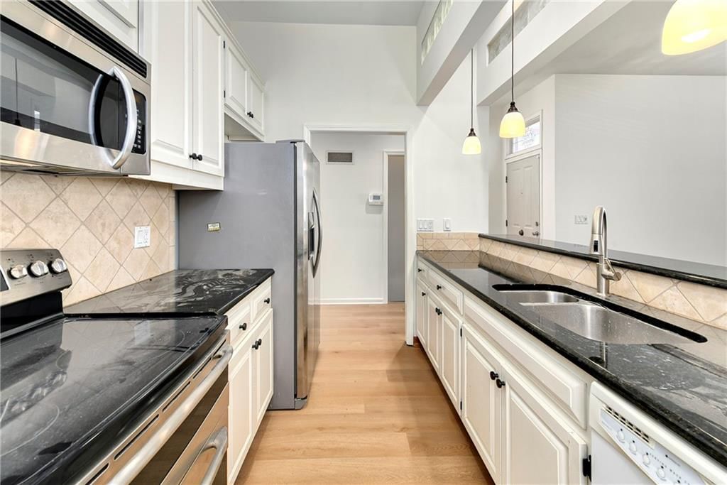 115 E 29th Street — photo 16