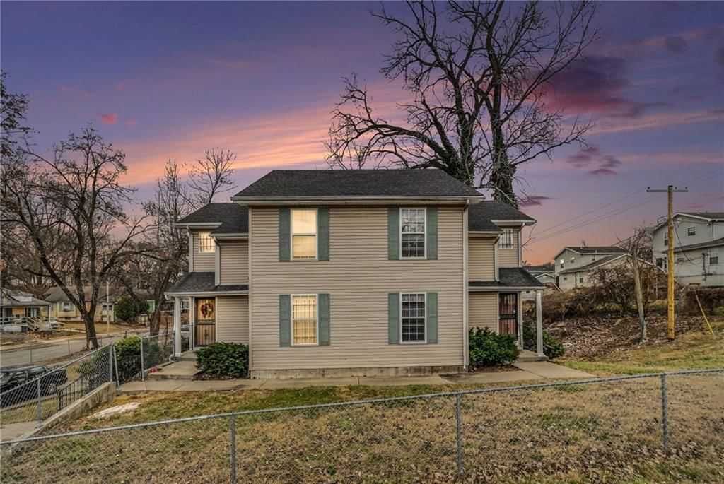 4200-4202 FLORA Avenue — photo 5