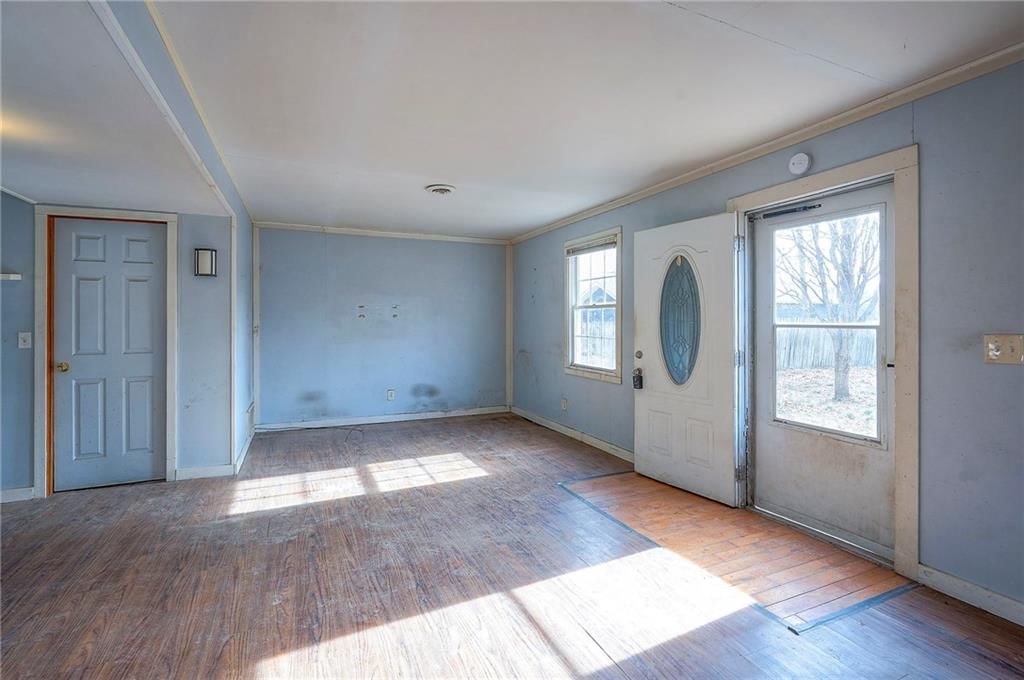 424 E 2nd Street — photo 8