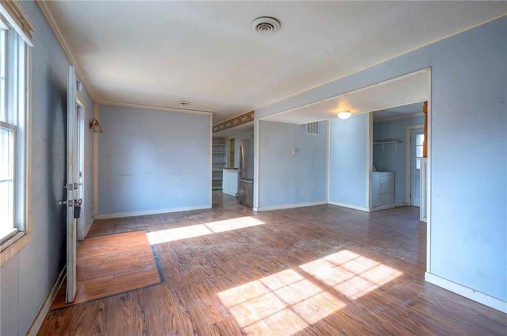 424 E 2nd Street — photo 10