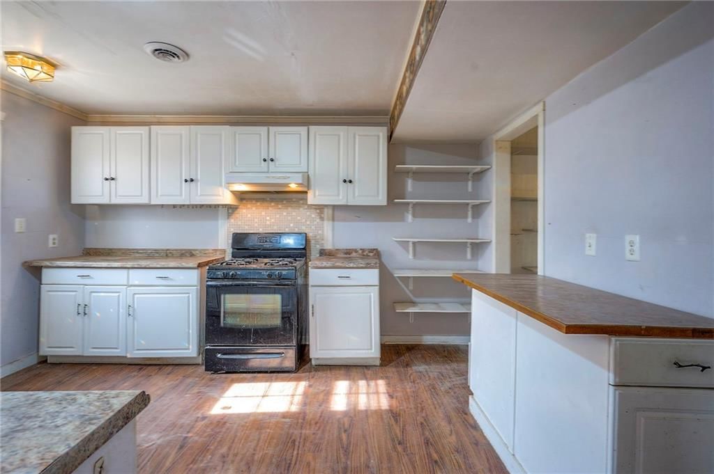 424 E 2nd Street — photo 13