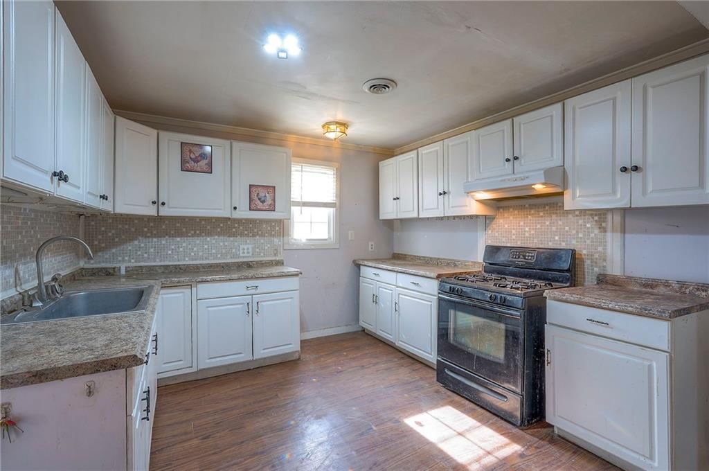 424 E 2nd Street — photo 14