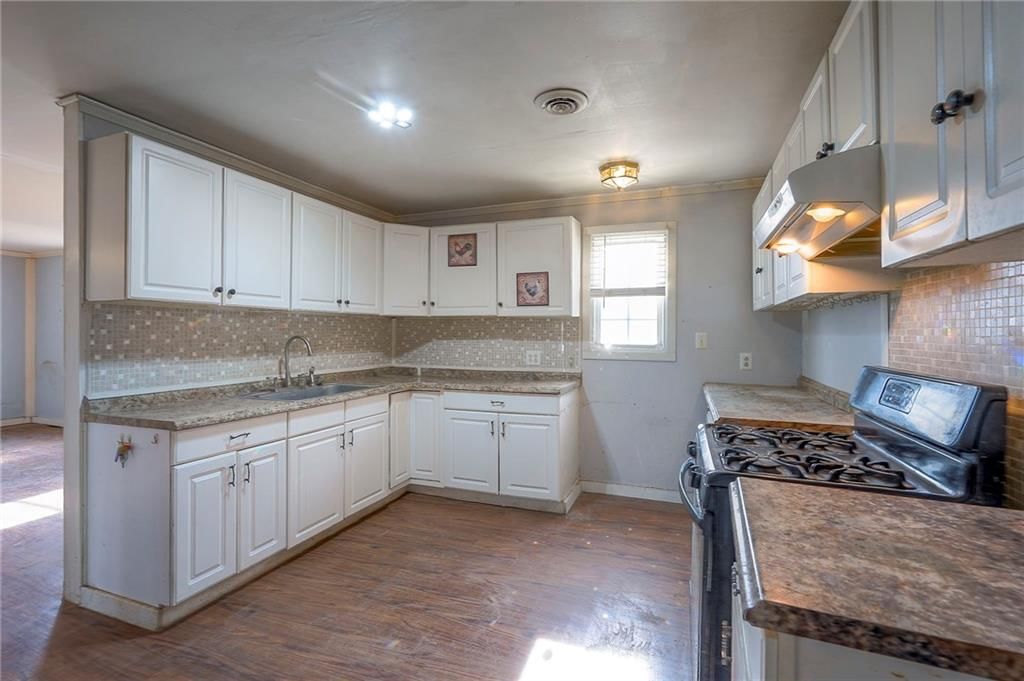 424 E 2nd Street — photo 15